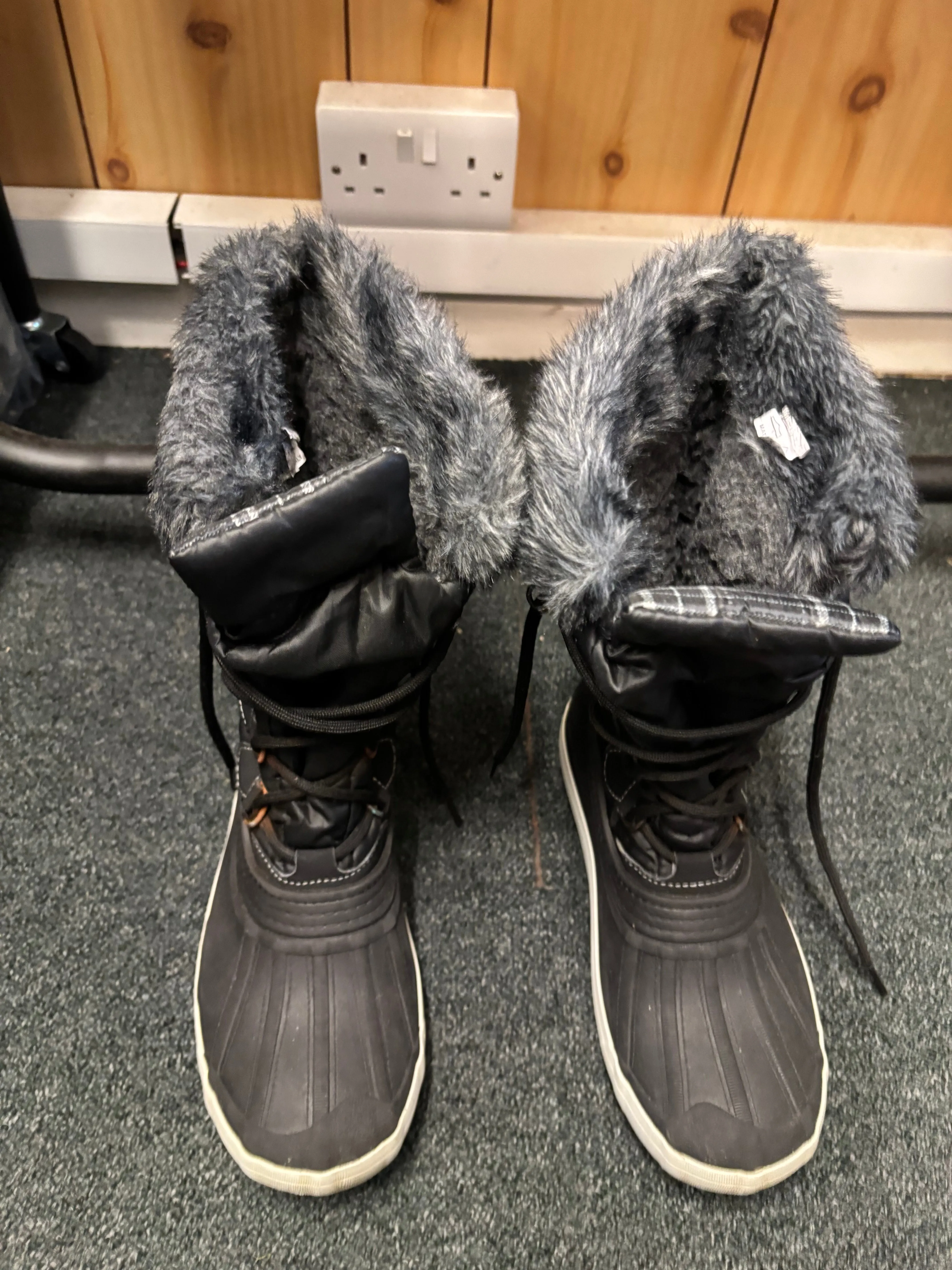 Pre-loved Adult Amelia Boots Size 38/39 (101) Grade B