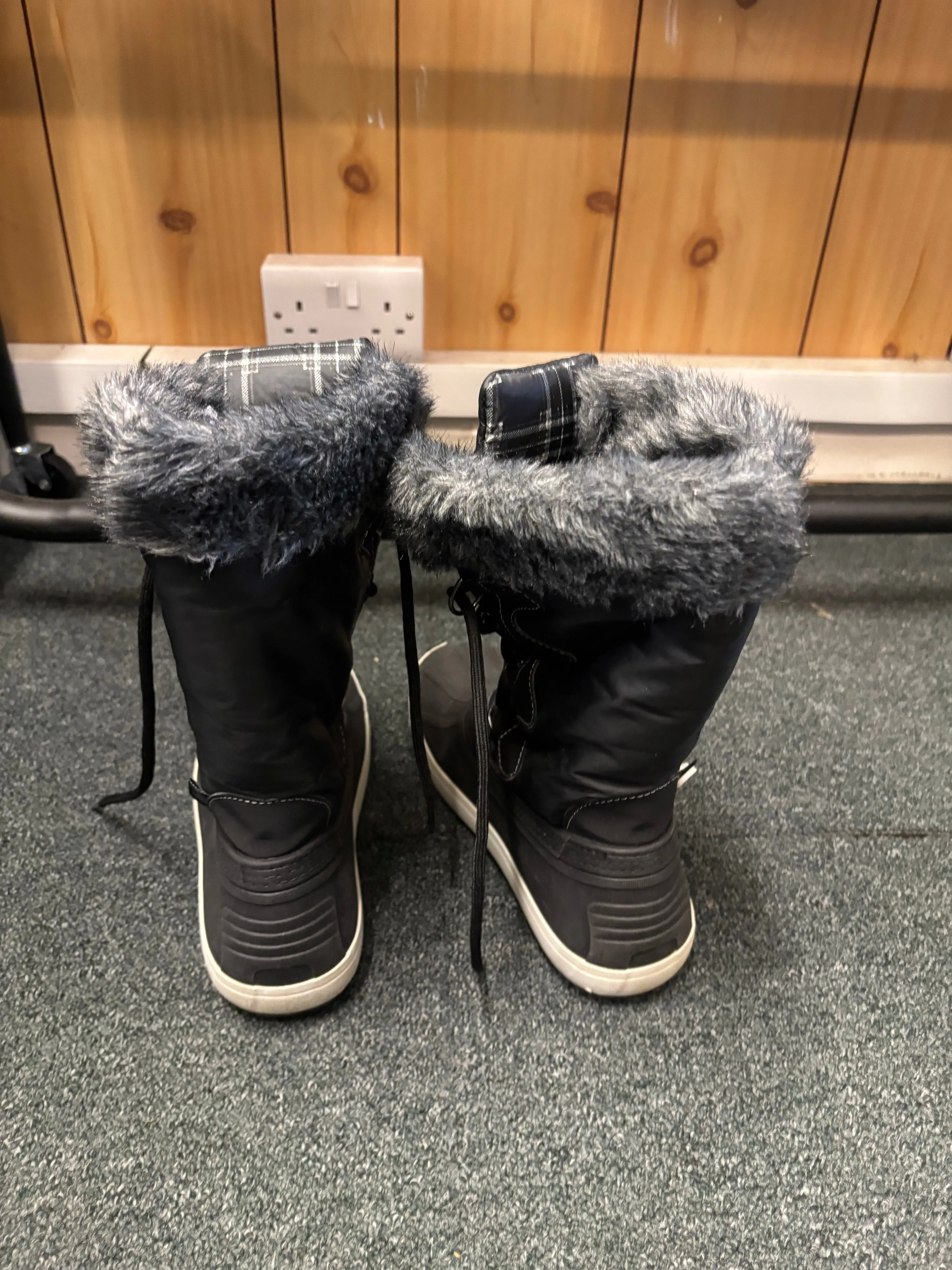 Pre-loved Adult Amelia Boots Size 38/39 (101) Grade B