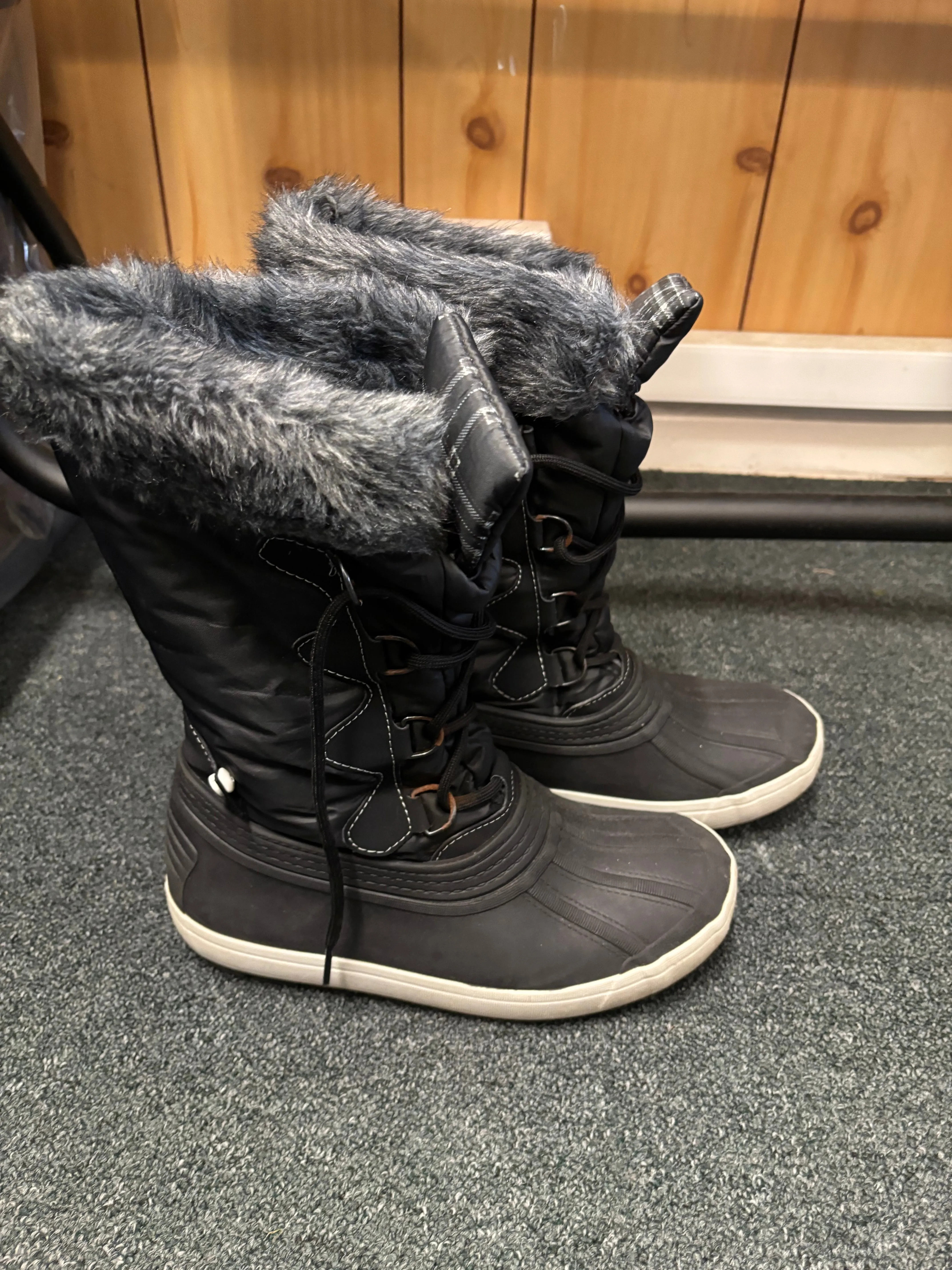 Pre-loved Adult Amelia Boots Size 38/39 (101) Grade B