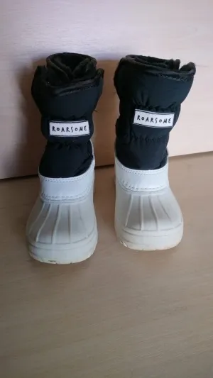 Pre Loved Roarsome (Dinoski) Kids Snow Boots Size EU27 (367)
